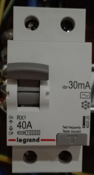 02-INTERRUPTOR DIFERENCIAL Legrand 40A 30mA.jpg