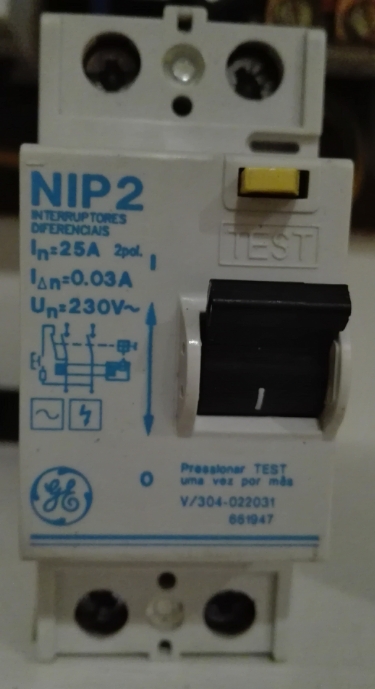 06-INTERRUPTOR DIFERENCIAL GE 25A 30mA.jpg